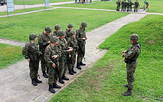 Wojskowi adepci przygotowują się do służby. W Braniewie trwa szkolenie przygotowawcze